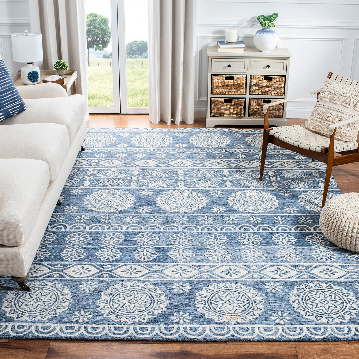 SAFAVIEH Area Rug 8x10 - Micro-Loop Collection - Large - Blue & Ivory, Handmade Wool, Ideal for Living Room, Bedroom, Office, Dining Space (MLP607M)