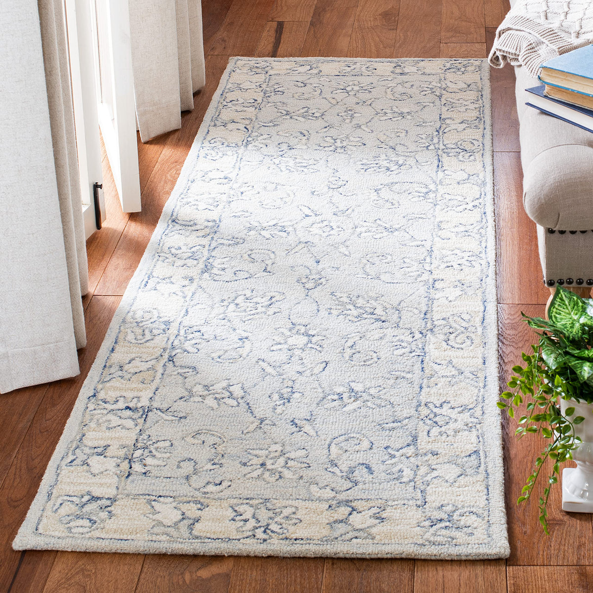 SAFAVIEH Micro-Loop Collection Area Rug - 5' x 8', Blue & Beige, Handmade Wool, Ideal for High Traffic Areas in Living Room, Bedroom (MLP535M)