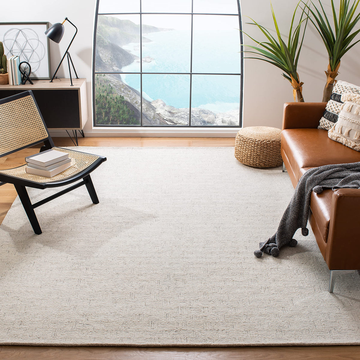 SAFAVIEH Micro-Loop Collection Area Rug - 5' Square, Light Grey & Ivory, Handmade Wool, Ideal for High Traffic Areas in Living Room, Bedroom (MLP537F)