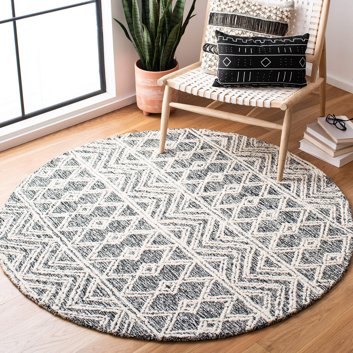SAFAVIEH Area Rug 8x10 - Micro-Loop Collection - Large - Ivory & Black, Handmade Wool, Moroccan Boho Design, Ideal for Living Room, Bedroom, Office, Dining Space (MLP203A)