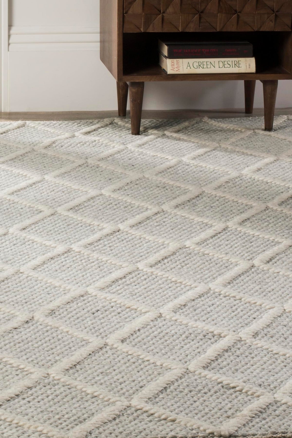 SAFAVIEH Natura Area Rug 4x6, Wool Knotted Ivory & Ivory NAT310A