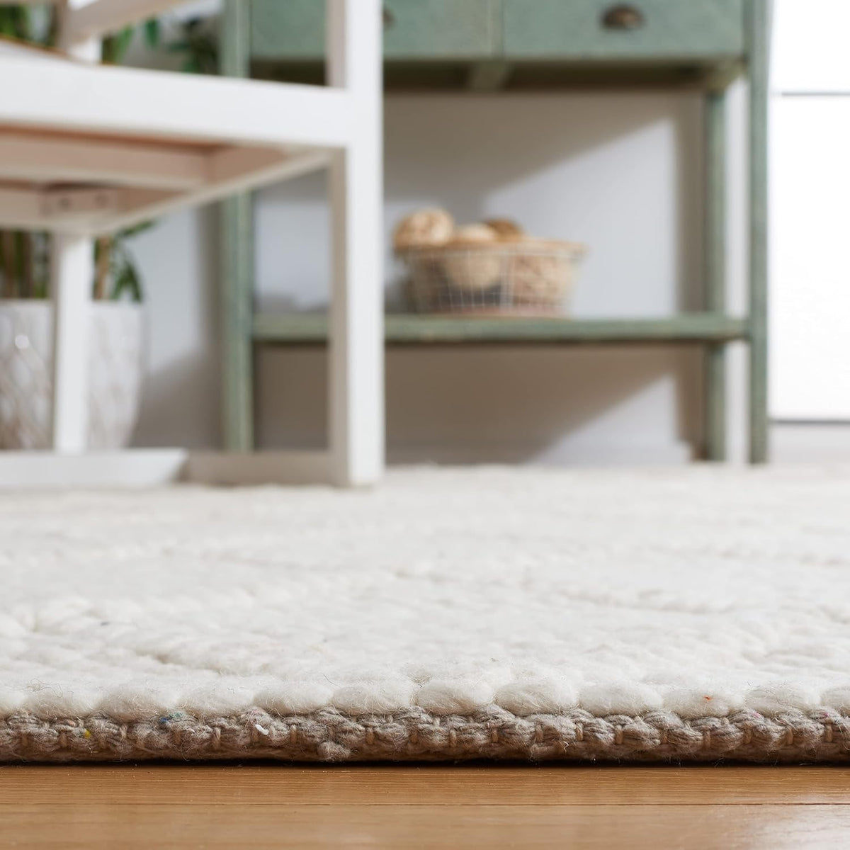 SAFAVIEH Natura Area Rug 4x6, Wool Knotted Ivory & Ivory NAT310A