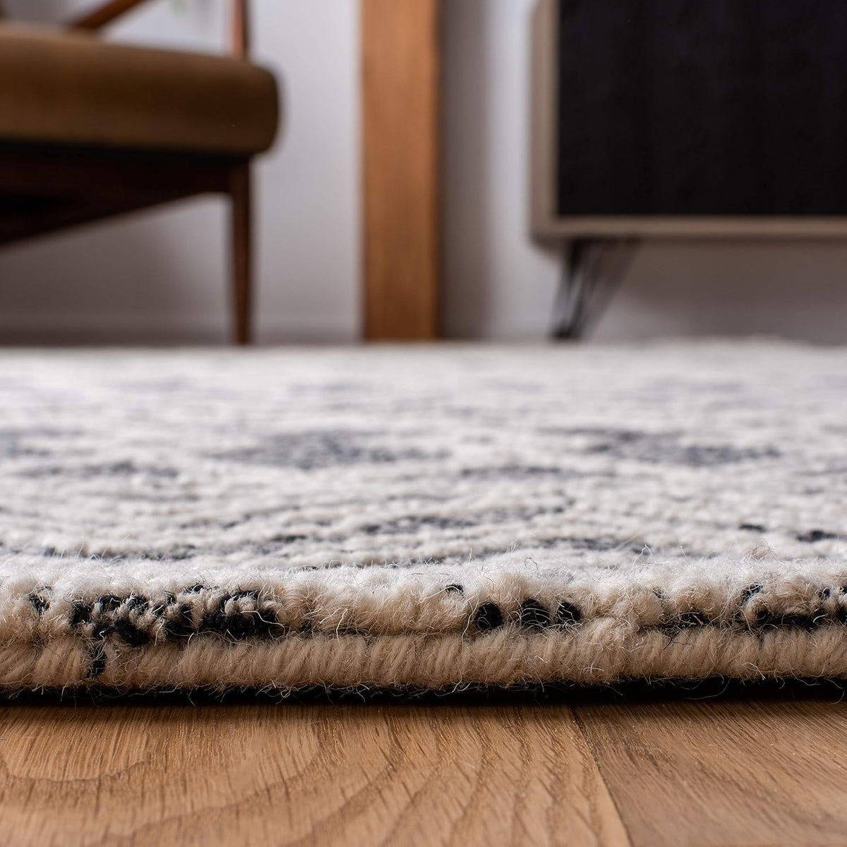 SAFAVIEH Area Rug 8x10 - Micro-Loop Collection - Large - Ivory & Black, Handmade Wool, Moroccan Boho Design, Ideal for Living Room, Bedroom, Office, Dining Space (MLP203A)