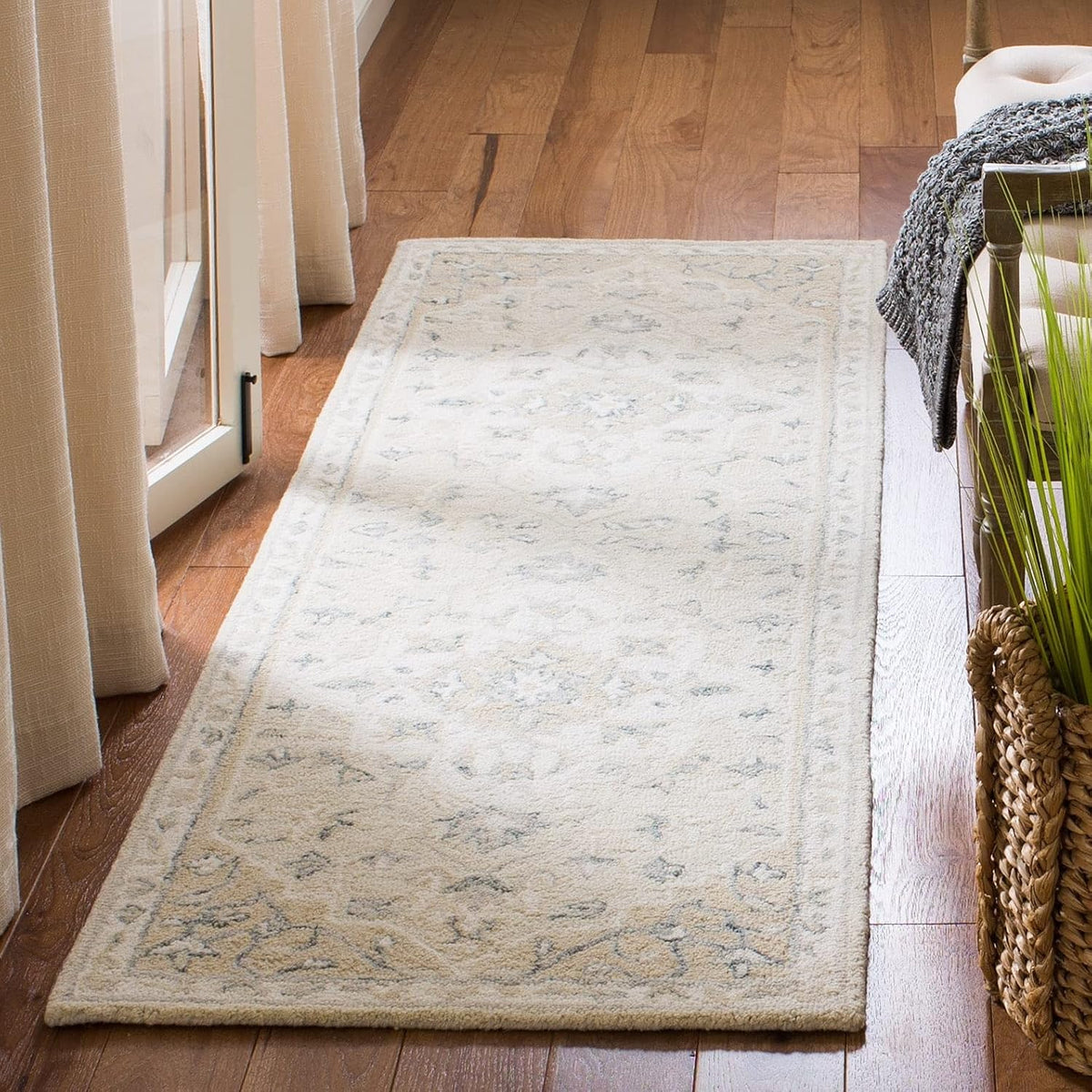 SAFAVIEH Micro-Loop Collection Accent Rug - 2'6" x 4', Light Grey & Ivory, Handmade Medallion Wool, Ideal for High Traffic Areas in Entryway, Living Room, Bedroom (MLP505F)