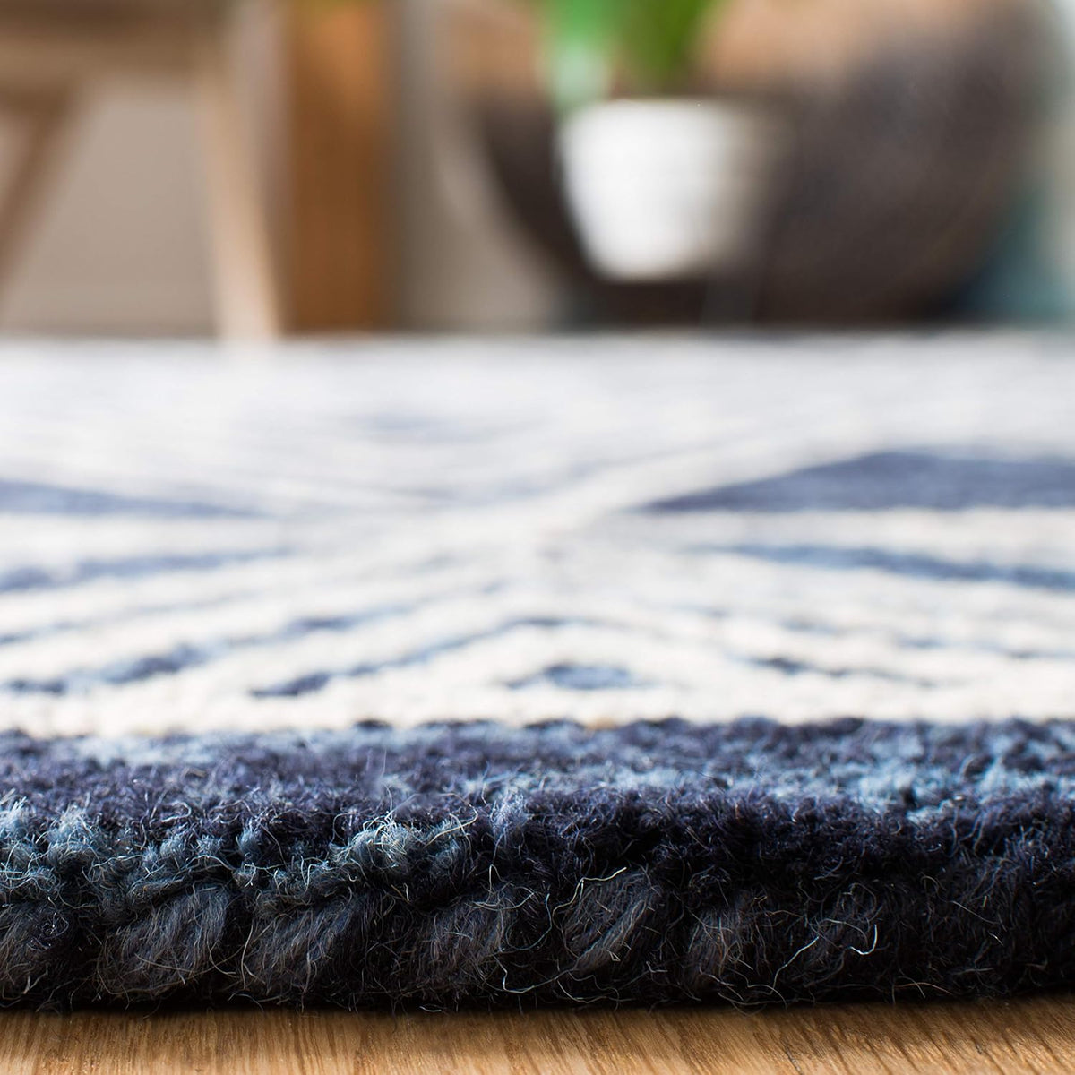 SAFAVIEH Area Rug 8x10 - Micro-Loop Collection - Large - Navy & Ivory, Handmade Wool, Moroccan Tribal Design, Ideal for Living Room, Bedroom, Office, Dining Space (MLP155N)