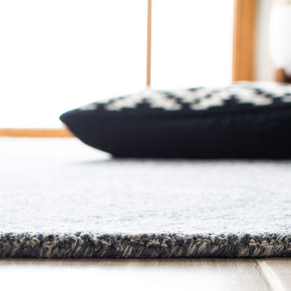 SAFAVIEH Area Rug 8x10 - Micro-Loop Collection - Large - Grey & Ivory, Handmade Wool, Ideal for Living Room, Bedroom, Office, Dining Space (MLP615F)