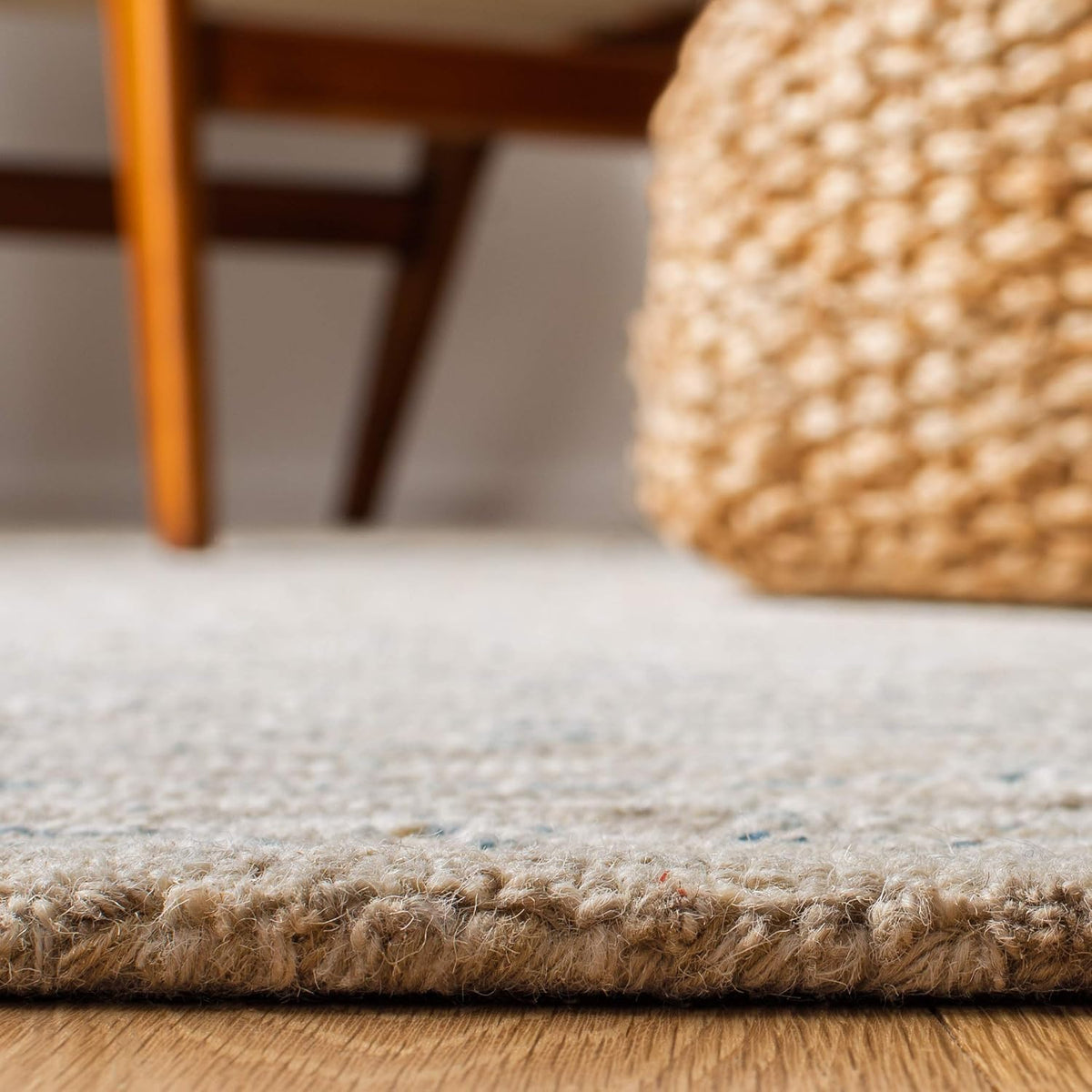 SAFAVIEH Area Rug 8x10 - Micro-Loop Collection - Large - Light Grey & Ivory, Handmade Wool, Ideal for Living Room, Bedroom, Office, Dining Space (MLP178F)