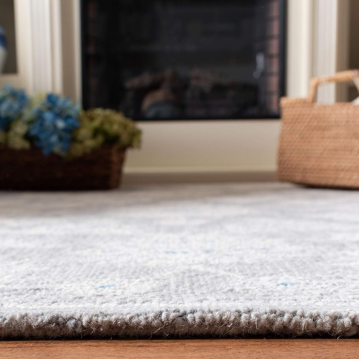SAFAVIEH Micro-Loop Collection Accent Rug - 3' x 5', Grey & Ivory, Handmade Country Cottage Wool, Ideal for High Traffic Areas in Entryway, Living Room, Bedroom (MLP506F)