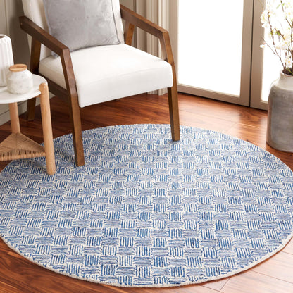 SAFAVIEH Micro-Loop Collection Area Rug - 5' Square, Light Grey & Ivory, Handmade Wool, Ideal for High Traffic Areas in Living Room, Bedroom (MLP537F)