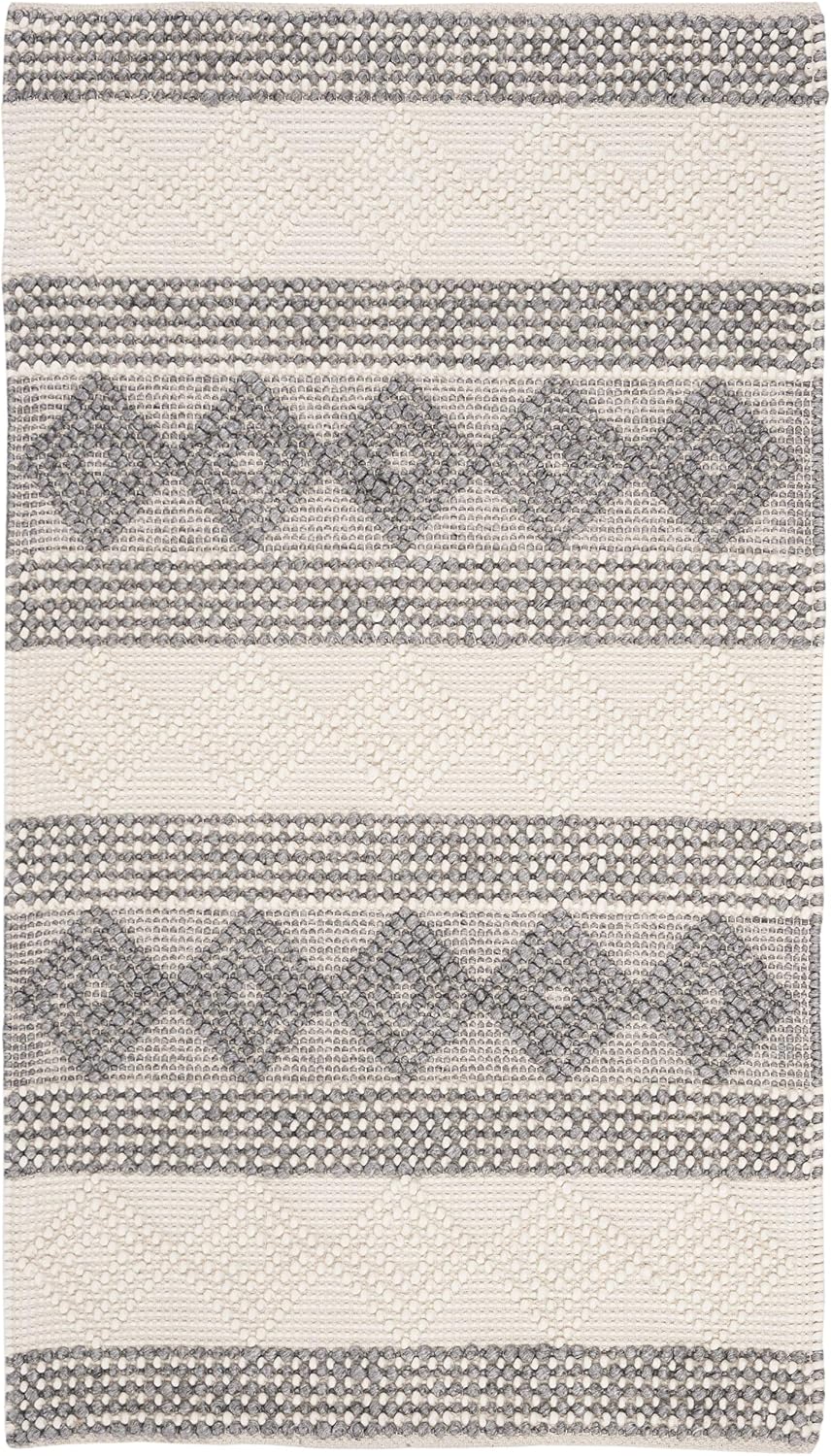 SAFAVIEH Natura Collection Area Rug - 5' x 8', Grey & Ivory, Handmade Moroccan Boho Tribal Wool & Cotton, Ideal for High Traffic Areas in Living Room, Bedroom (NAT105F)
