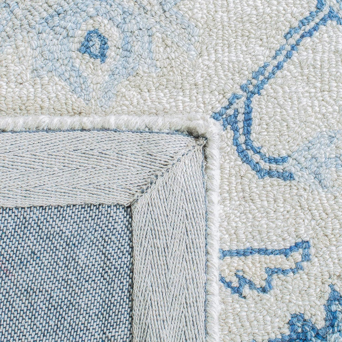 SAFAVIEH Micro-Loop Collection Area Rug - 5' Square, Ivory & Blue, Handmade Shabby Chic Medallion Wool, Ideal for High Traffic Areas in Living Room, Bedroom (MLP503G)