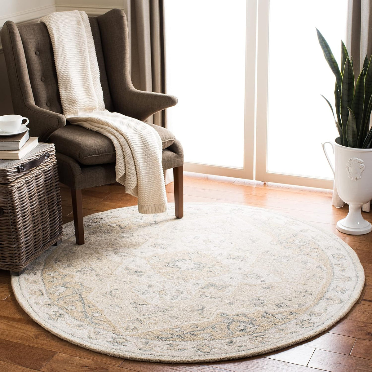 SAFAVIEH Micro-Loop Collection Accent Rug - 2'6" x 4', Light Grey & Ivory, Handmade Medallion Wool, Ideal for High Traffic Areas in Entryway, Living Room, Bedroom (MLP505F)