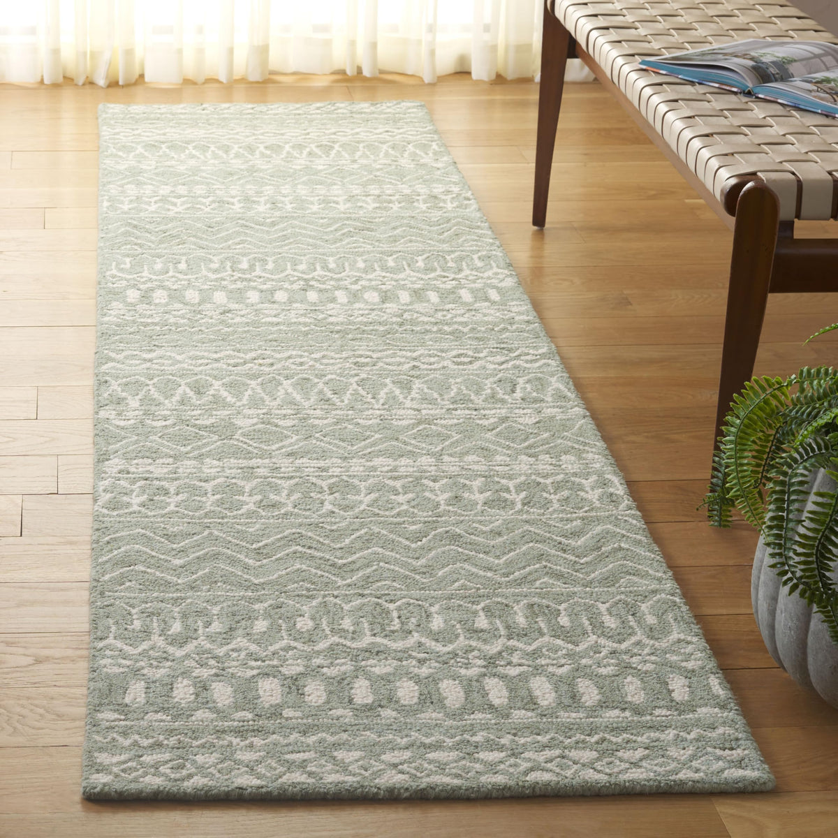 SAFAVIEH Micro-Loop Collection Accent Rug - 2'6" x 4', Blue & Ivory, Handmade Moroccan Boho Tribal Wool, Ideal for High Traffic Areas in Entryway, Living Room, Bedroom (MLP502M)