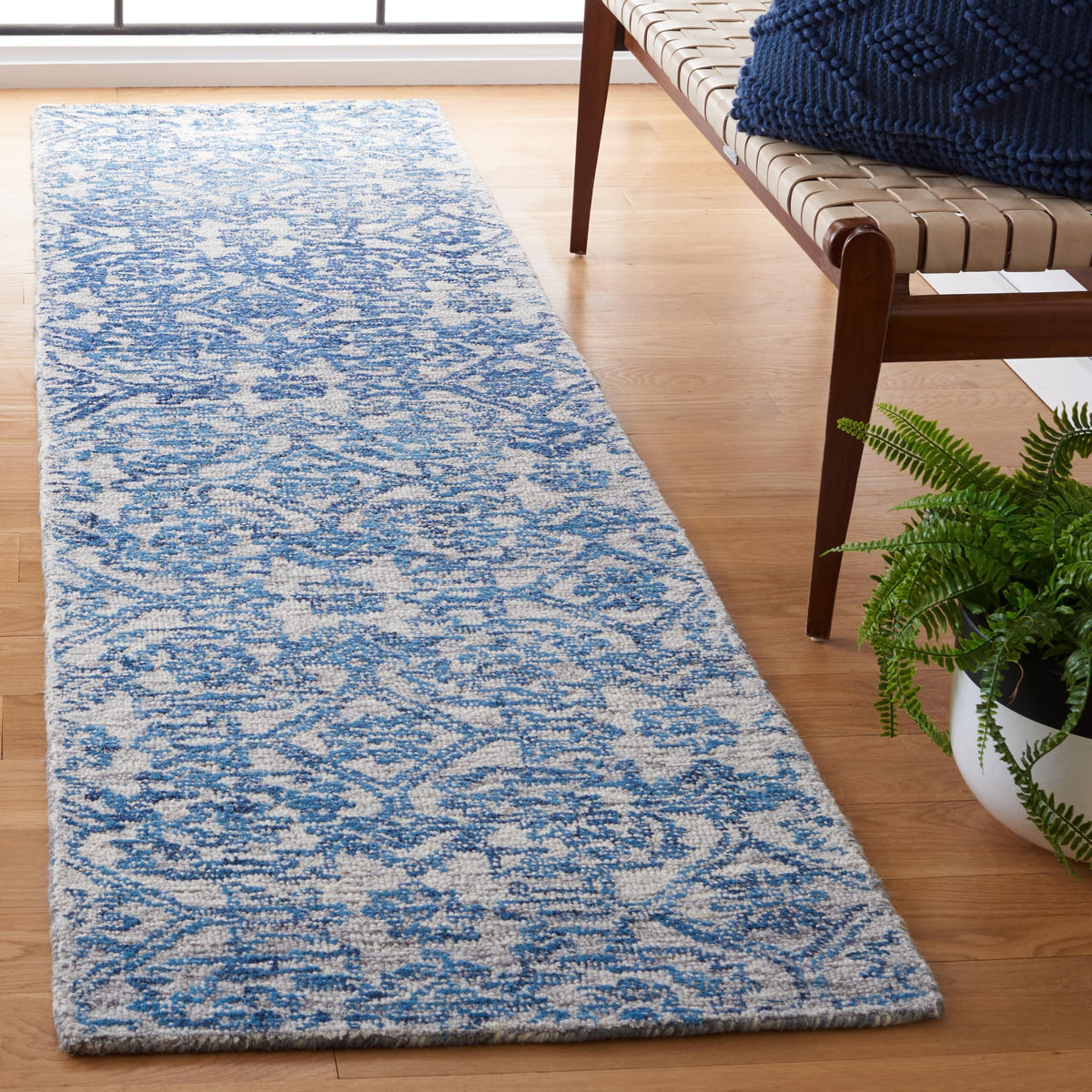SAFAVIEH Micro-Loop Collection Area Rug - 5' x 8', Blue, Handmade Wool, Ideal for High Traffic Areas in Living Room, Bedroom (MLP955M)