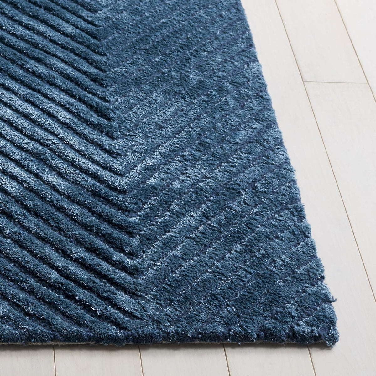 SAFAVIEH Area Rug 8x10 - Glamour Collection - Large - Modern Design, Navy, Handmade Wool Blend, Ideal for Living Room, Bedroom, Dining Space (GLM801N)