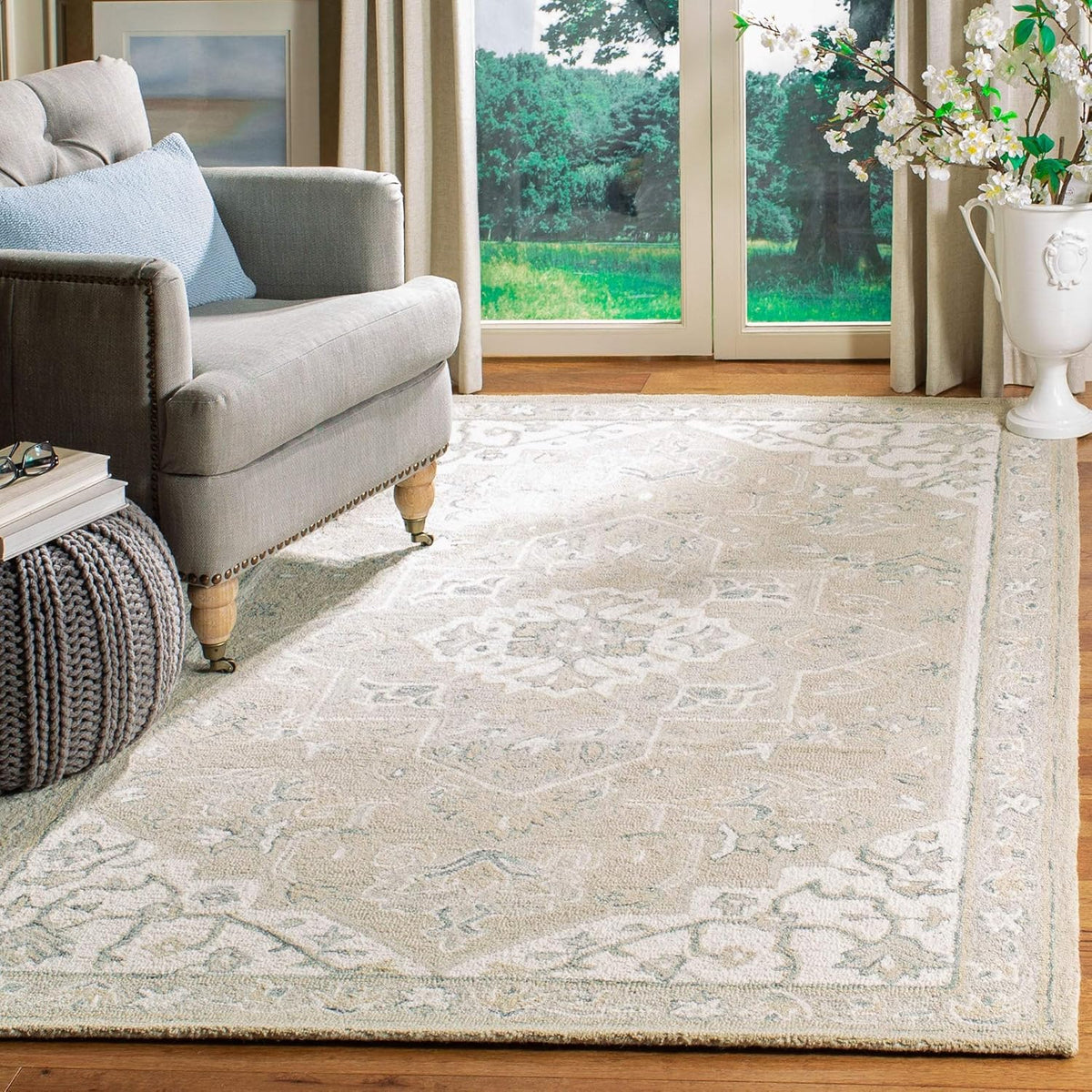 SAFAVIEH Micro-Loop Collection Accent Rug - 2'6" x 4', Light Grey & Ivory, Handmade Medallion Wool, Ideal for High Traffic Areas in Entryway, Living Room, Bedroom (MLP505F)