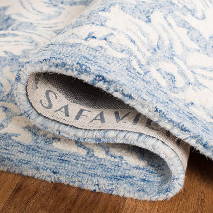SAFAVIEH Micro-Loop Collection Area Rug - 5' x 8', Blue, Handmade Damask Wool, Ideal for High Traffic Areas in Living Room, Bedroom (MLP513M)