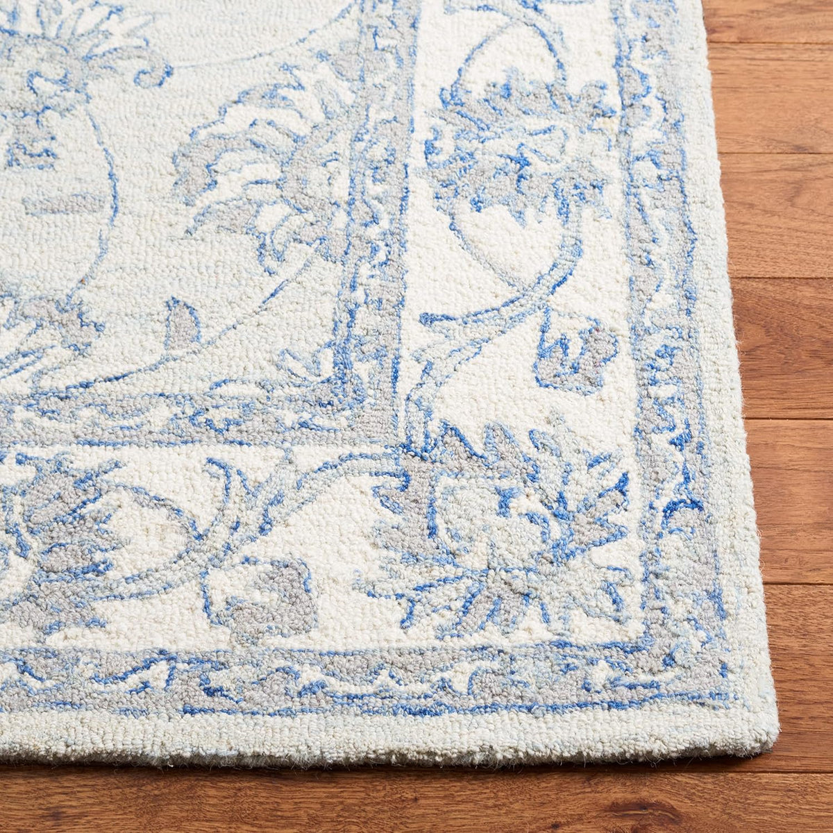 SAFAVIEH Micro-Loop Collection Area Rug - 6' x 9', Light Blue & Ivory, Handmade Wool, Ideal for High Traffic Areas in Living Room, Bedroom (MLP536L)