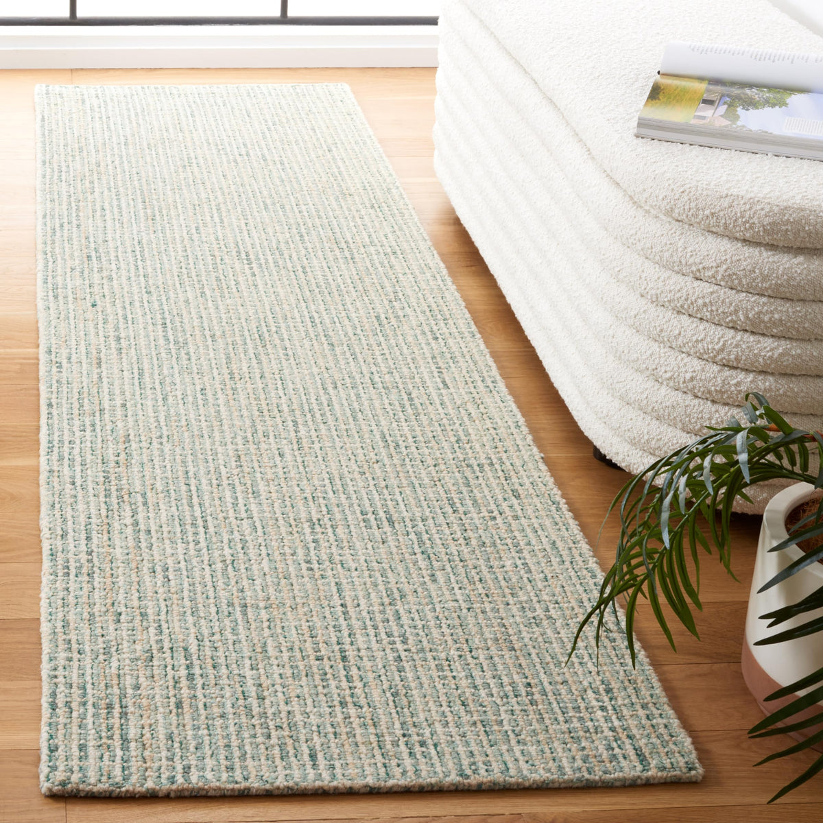 SAFAVIEH Area Rug 8x10 - Abstract Collection - Large - Green & Ivory, Handmade Wool, Ideal for Living Room, Bedroom, Office, Dining Space (ABT484Y)