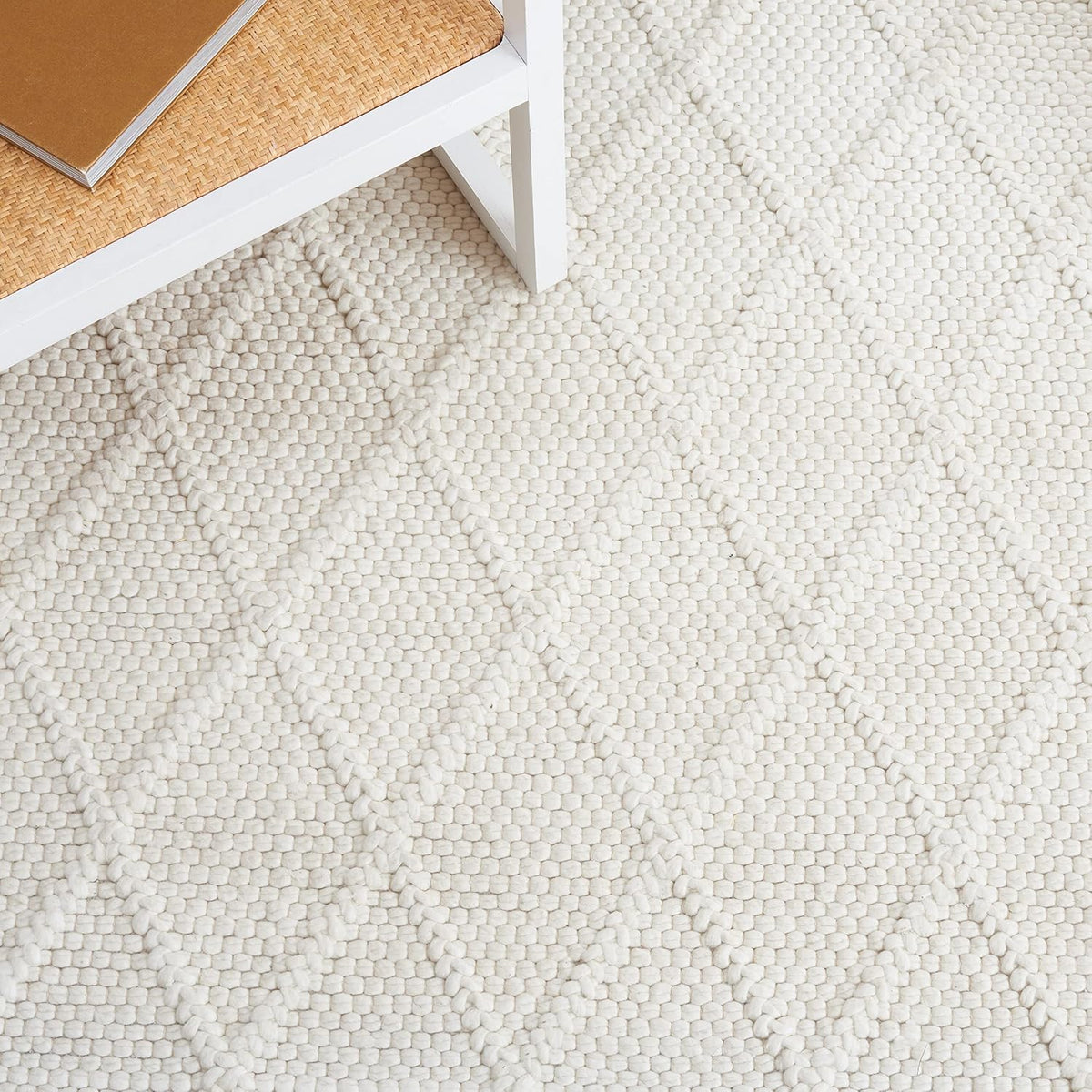 SAFAVIEH Natura Area Rug 4x6, Wool Knotted Ivory & Ivory NAT310A