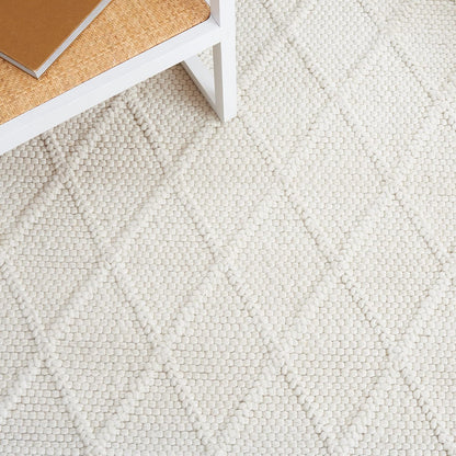 SAFAVIEH Natura Area Rug 4x6, Wool Knotted Ivory & Ivory NAT310A