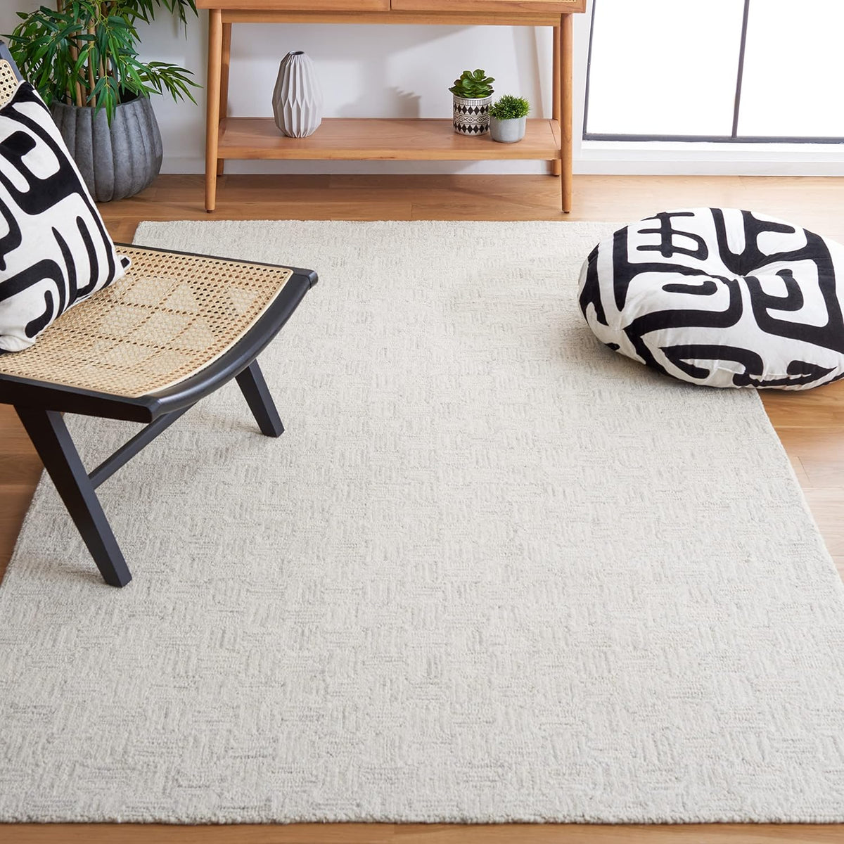 SAFAVIEH Micro-Loop Collection Area Rug - 5' Square, Light Grey & Ivory, Handmade Wool, Ideal for High Traffic Areas in Living Room, Bedroom (MLP537F)
