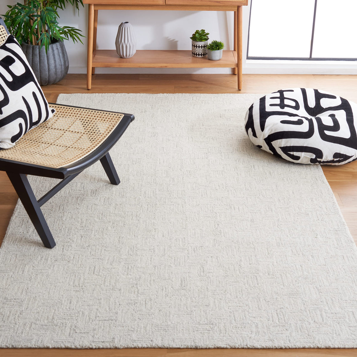 SAFAVIEH Micro-Loop Collection Area Rug - 5' Square, Light Grey & Ivory, Handmade Wool, Ideal for High Traffic Areas in Living Room, Bedroom (MLP537F)