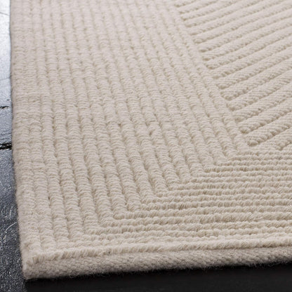 SAFAVIEH Natura Collection Area Rug - 5' x 8', Ivory, Handmade Wool, Ideal for High Traffic Areas in Living Room, Bedroom (NAT450A)