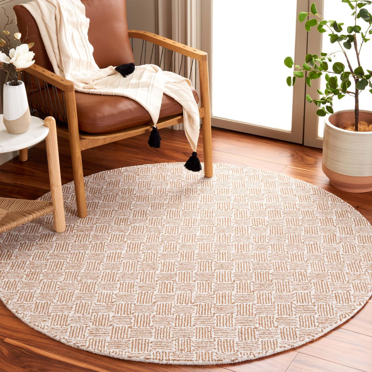 SAFAVIEH Micro-Loop Collection Area Rug - 5' Square, Light Grey & Ivory, Handmade Wool, Ideal for High Traffic Areas in Living Room, Bedroom (MLP537F)