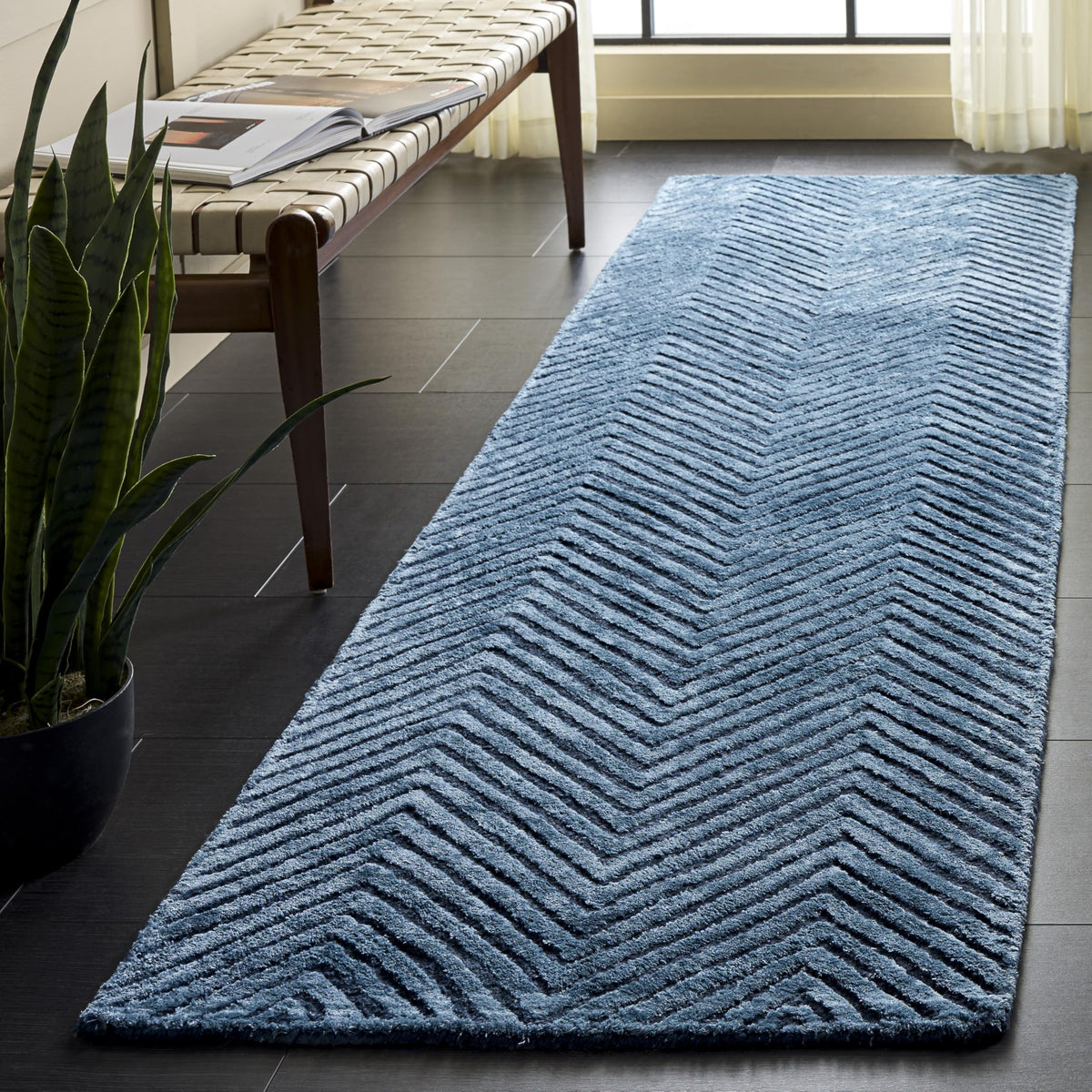 SAFAVIEH Area Rug 8x10 - Glamour Collection - Large - Modern Design, Navy, Handmade Wool Blend, Ideal for Living Room, Bedroom, Dining Space (GLM801N)