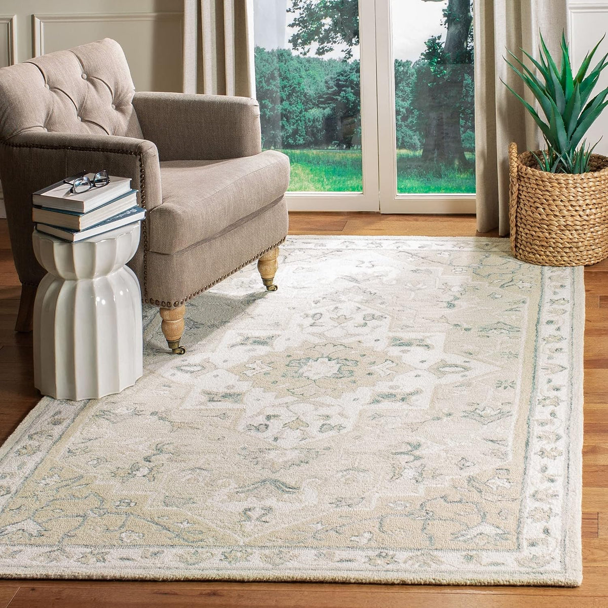 SAFAVIEH Micro-Loop Collection Accent Rug - 2'6" x 4', Light Grey & Ivory, Handmade Medallion Wool, Ideal for High Traffic Areas in Entryway, Living Room, Bedroom (MLP505F)