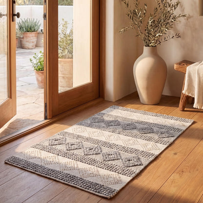 SAFAVIEH Natura Collection Area Rug - 5' x 8', Grey & Ivory, Handmade Moroccan Boho Tribal Wool & Cotton, Ideal for High Traffic Areas in Living Room, Bedroom (NAT105F)