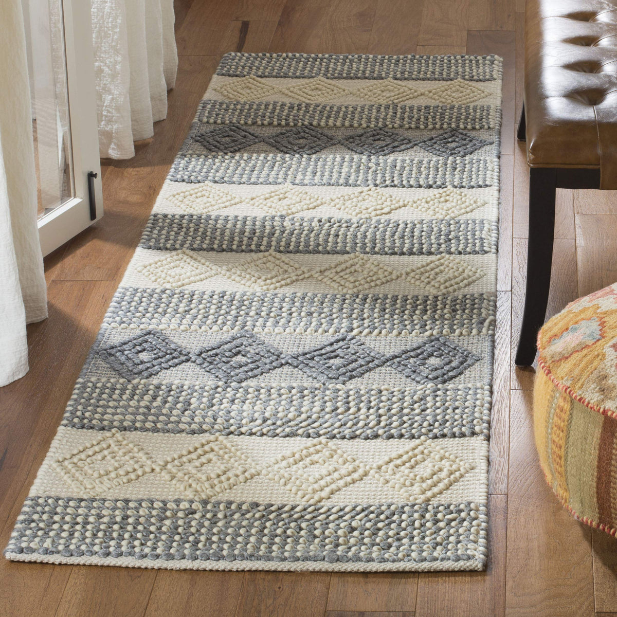 SAFAVIEH Natura Collection Area Rug - 5' x 8', Grey & Ivory, Handmade Moroccan Boho Tribal Wool & Cotton, Ideal for High Traffic Areas in Living Room, Bedroom (NAT105F)