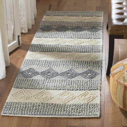 SAFAVIEH Natura Collection Area Rug - 5' x 8', Grey & Ivory, Handmade Moroccan Boho Tribal Wool & Cotton, Ideal for High Traffic Areas in Living Room, Bedroom (NAT105F)