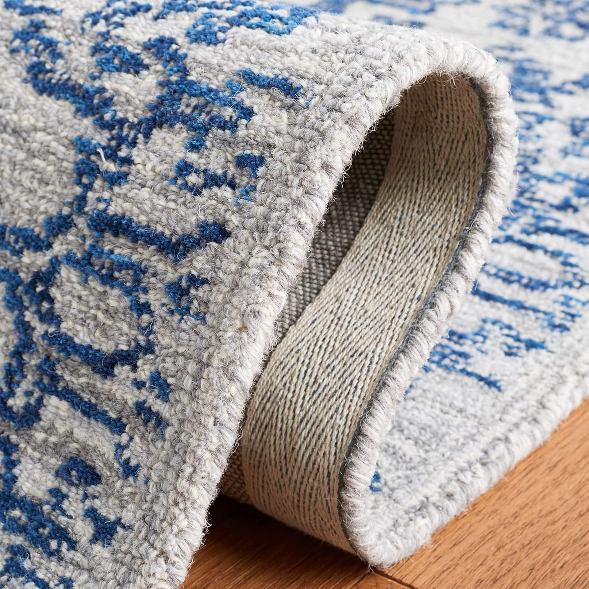 SAFAVIEH Micro-Loop Collection Area Rug - 5' x 8', Blue, Handmade Wool, Ideal for High Traffic Areas in Living Room, Bedroom (MLP955M)