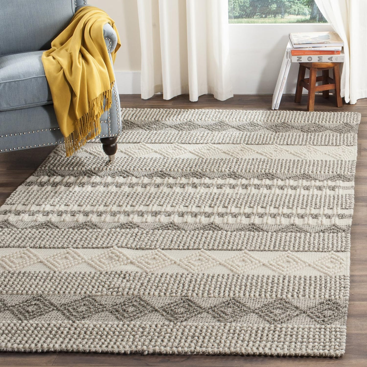 SAFAVIEH Natura Wool Area Rug 3'x5', Soft Plush Boho Grey & Ivory NAT102A