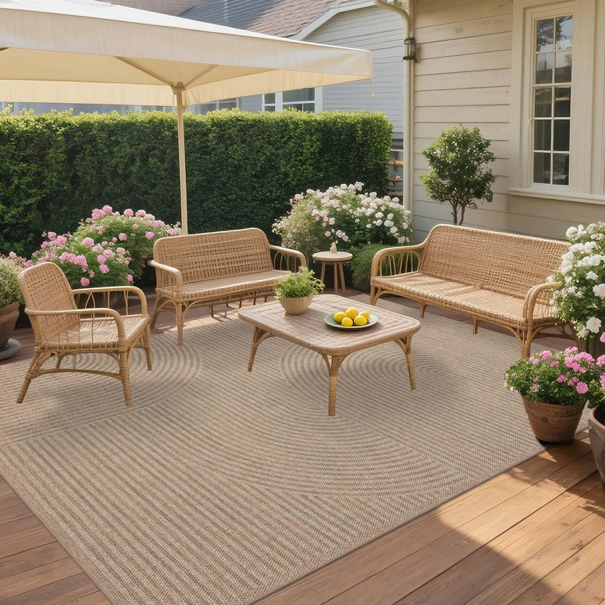 Easy Jute Rug for Pet Homes: 4x6 Outdoor Rug - Geometric Arch Pattern