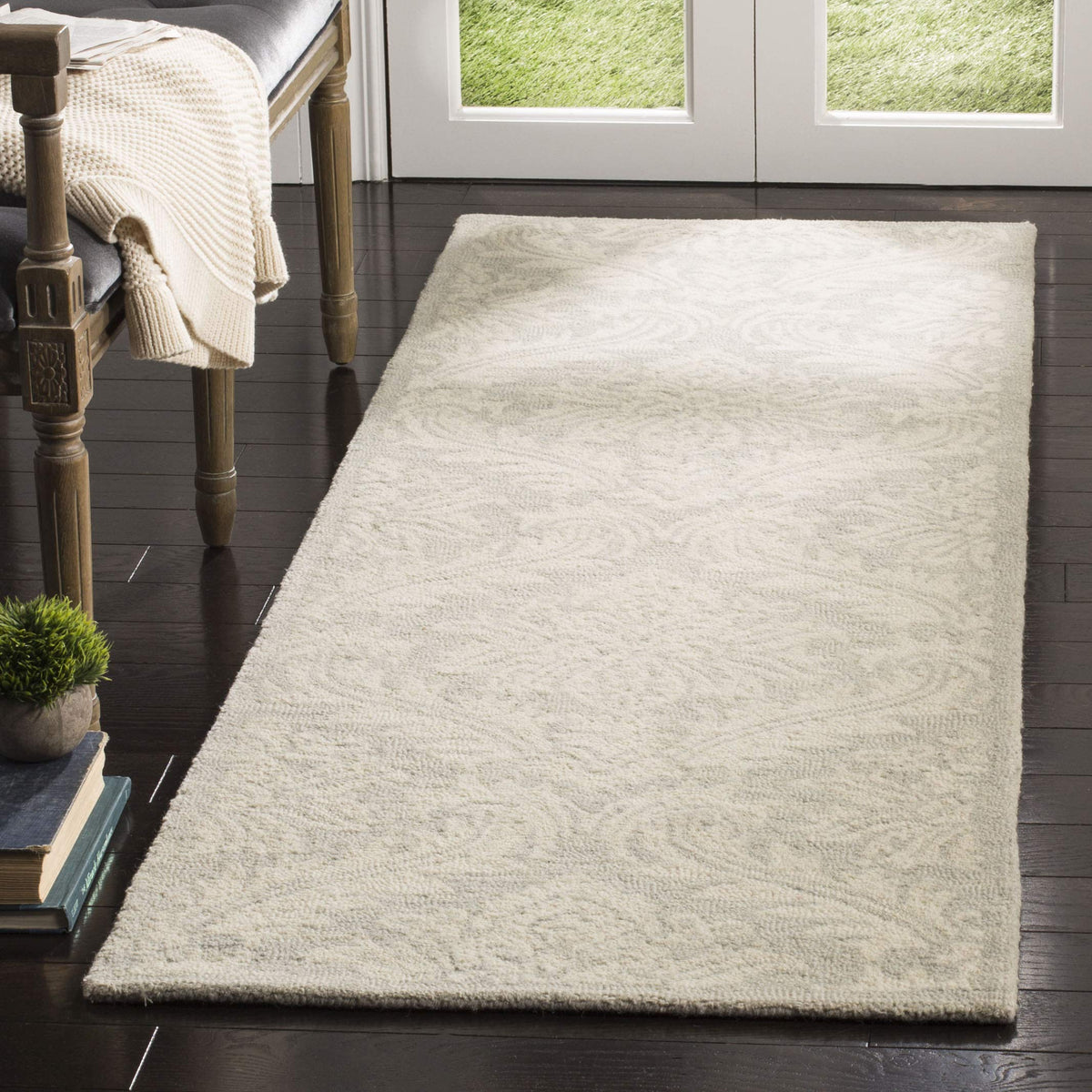 SAFAVIEH Micro-Loop Collection Area Rug - 5' x 8', Blue, Handmade Damask Wool, Ideal for High Traffic Areas in Living Room, Bedroom (MLP513M)