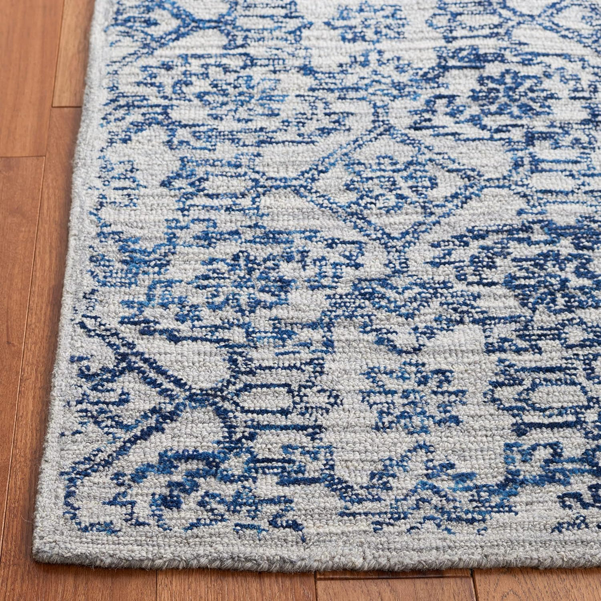 SAFAVIEH Micro-Loop Collection Area Rug - 5' x 8', Blue, Handmade Wool, Ideal for High Traffic Areas in Living Room, Bedroom (MLP955M)