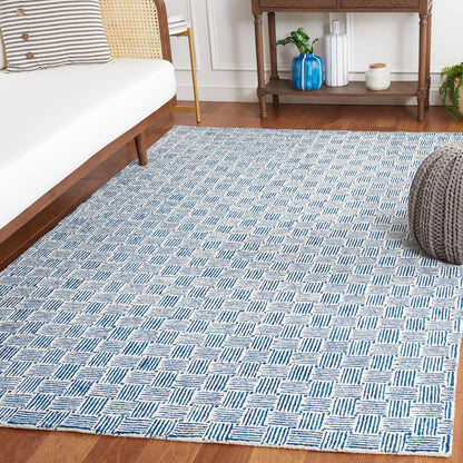 SAFAVIEH Micro-Loop Collection Area Rug - 5' Square, Light Grey & Ivory, Handmade Wool, Ideal for High Traffic Areas in Living Room, Bedroom (MLP537F)