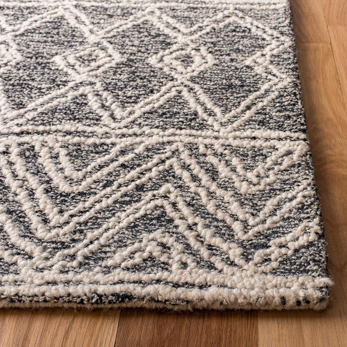 SAFAVIEH Area Rug 8x10 - Micro-Loop Collection - Large - Ivory & Black, Handmade Wool, Moroccan Boho Design, Ideal for Living Room, Bedroom, Office, Dining Space (MLP203A)