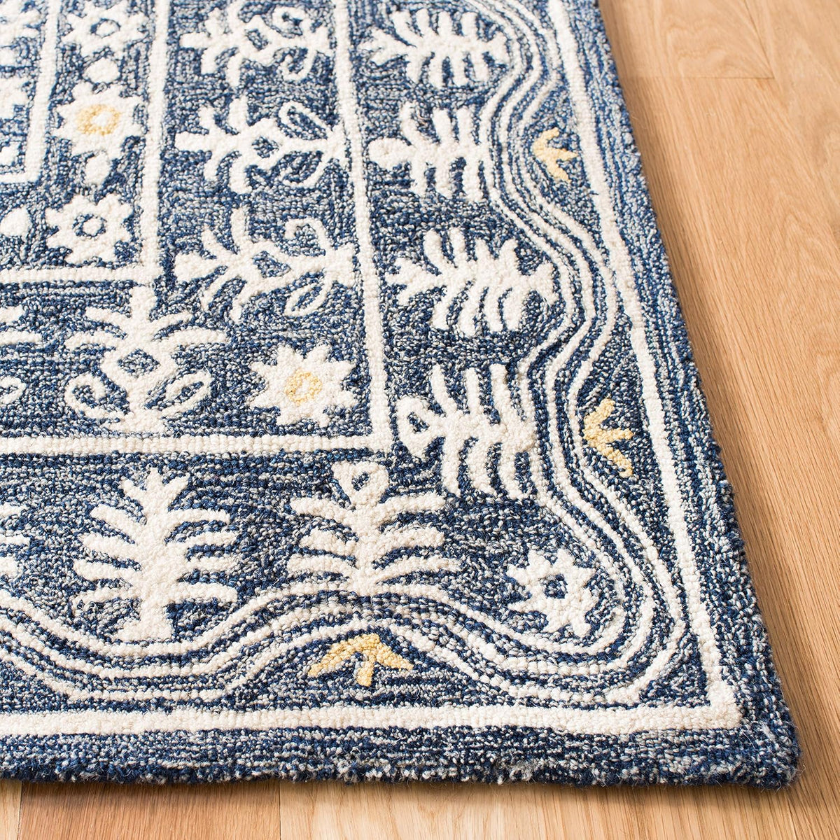 SAFAVIEH Micro-Loop Collection Area Rug - 5' x 8', Blue & Ivory, Handmade Wool, Ideal for High Traffic Areas in Living Room, Bedroom (MLP619M)