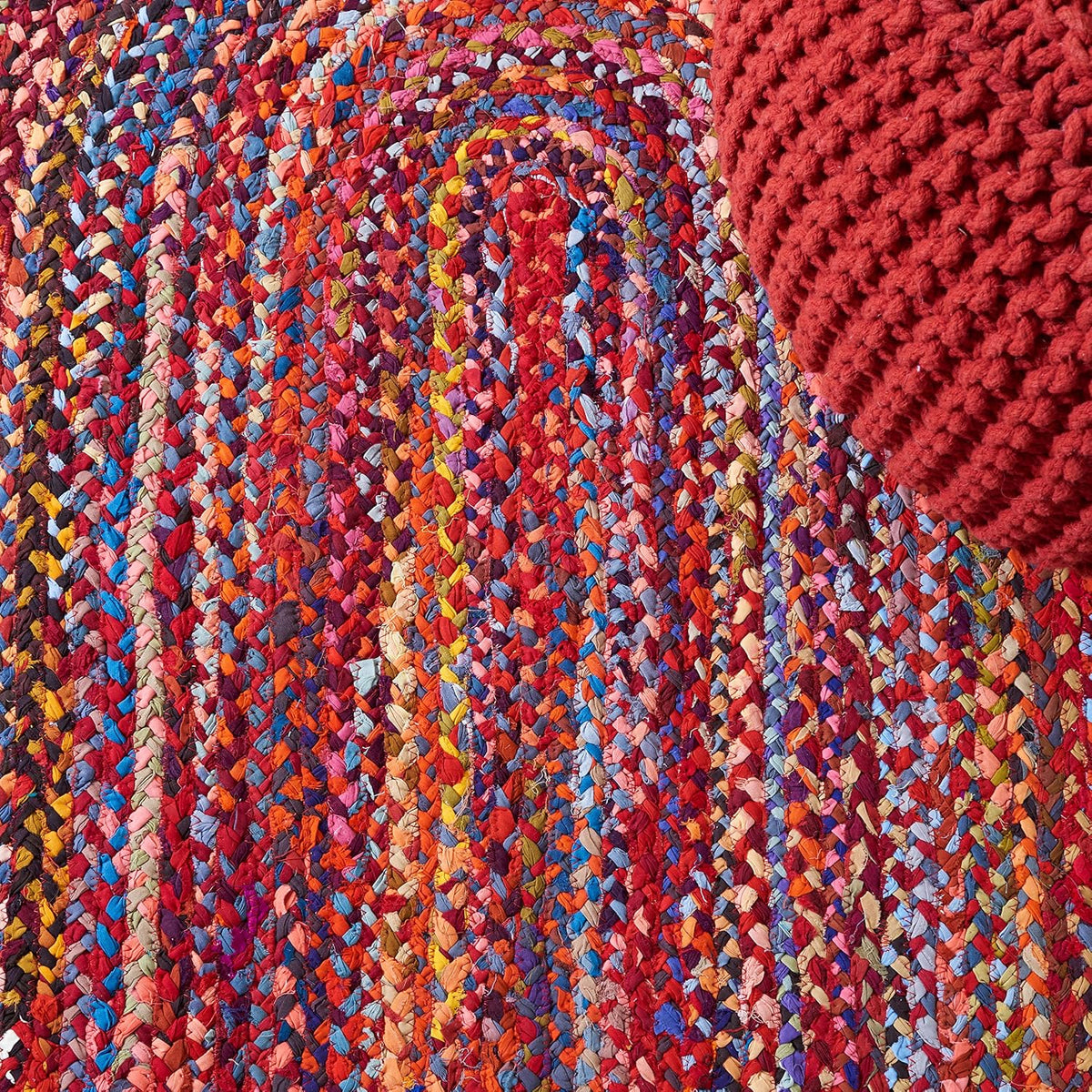 SAFAVIEH Braided Cotton Round Rug 6', Farmhouse Rust & Multi BRD452P
