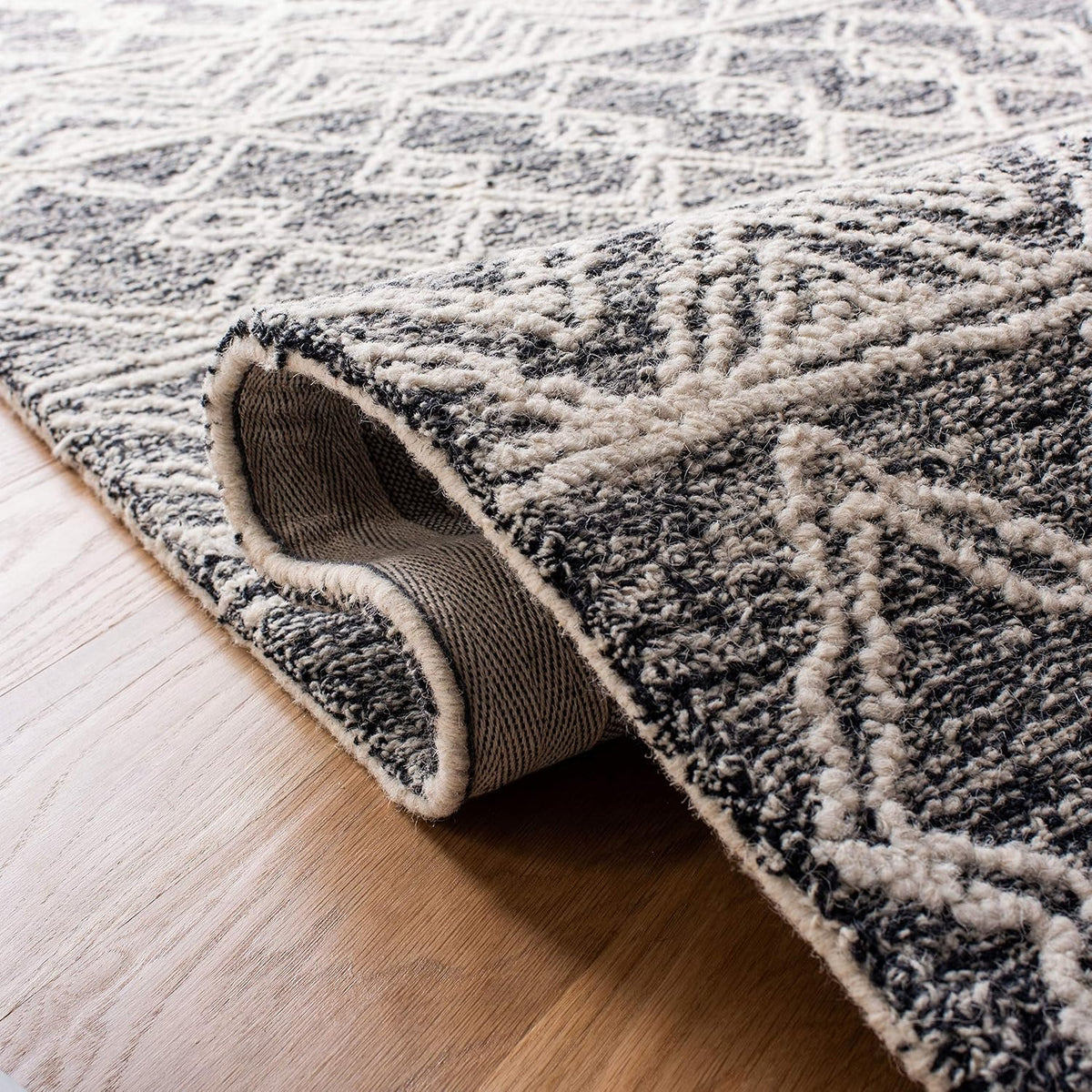 SAFAVIEH Area Rug 8x10 - Micro-Loop Collection - Large - Ivory & Black, Handmade Wool, Moroccan Boho Design, Ideal for Living Room, Bedroom, Office, Dining Space (MLP203A)