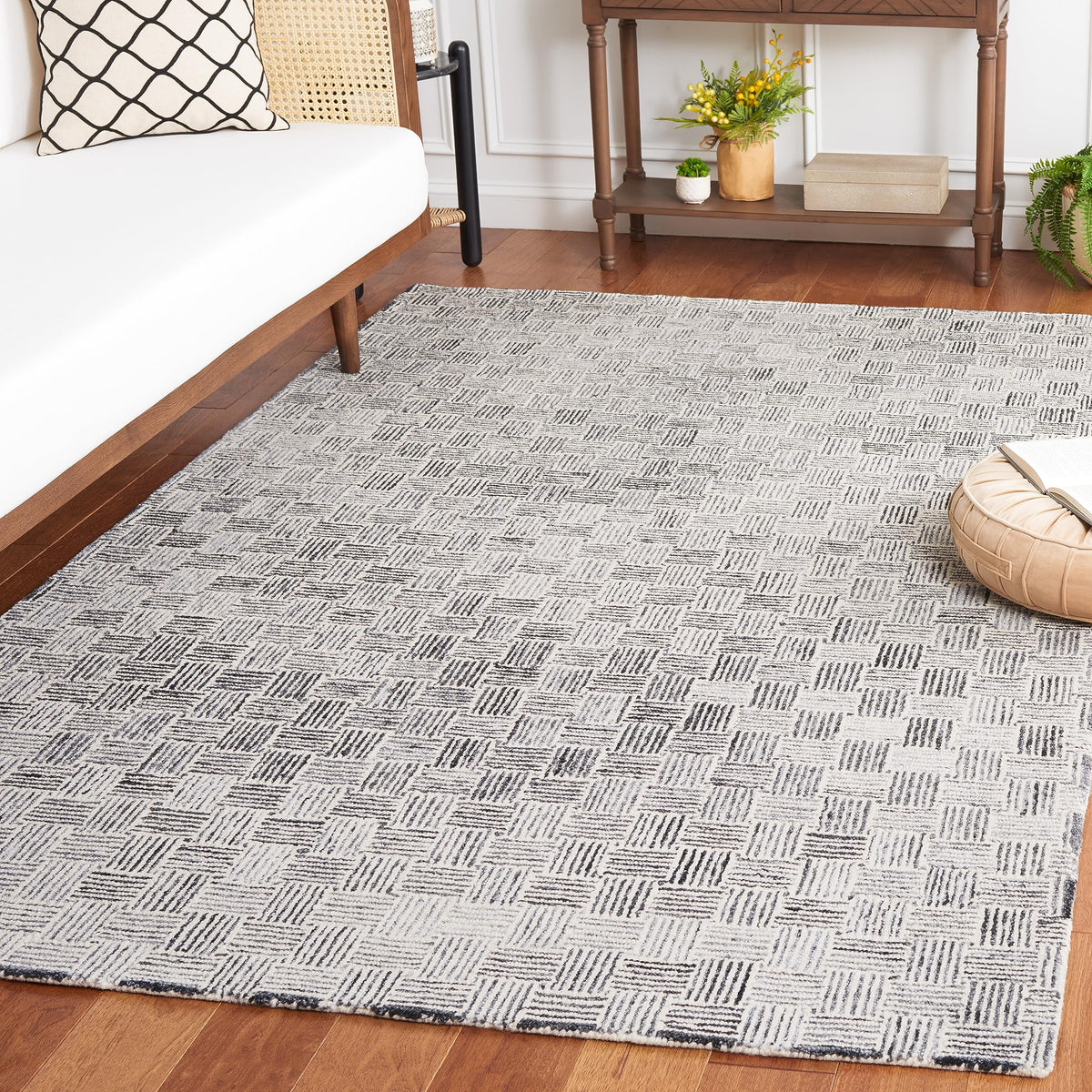 SAFAVIEH Micro-Loop Collection Area Rug - 5' Square, Light Grey & Ivory, Handmade Wool, Ideal for High Traffic Areas in Living Room, Bedroom (MLP537F)