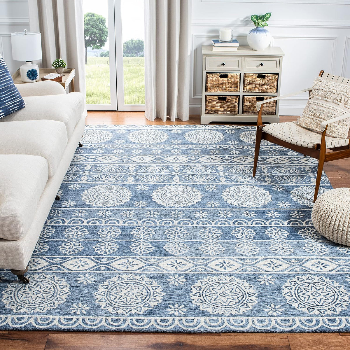 SAFAVIEH Area Rug 8x10 - Micro-Loop Collection - Large - Blue & Ivory, Handmade Wool, Ideal for Living Room, Bedroom, Office, Dining Space (MLP607M)