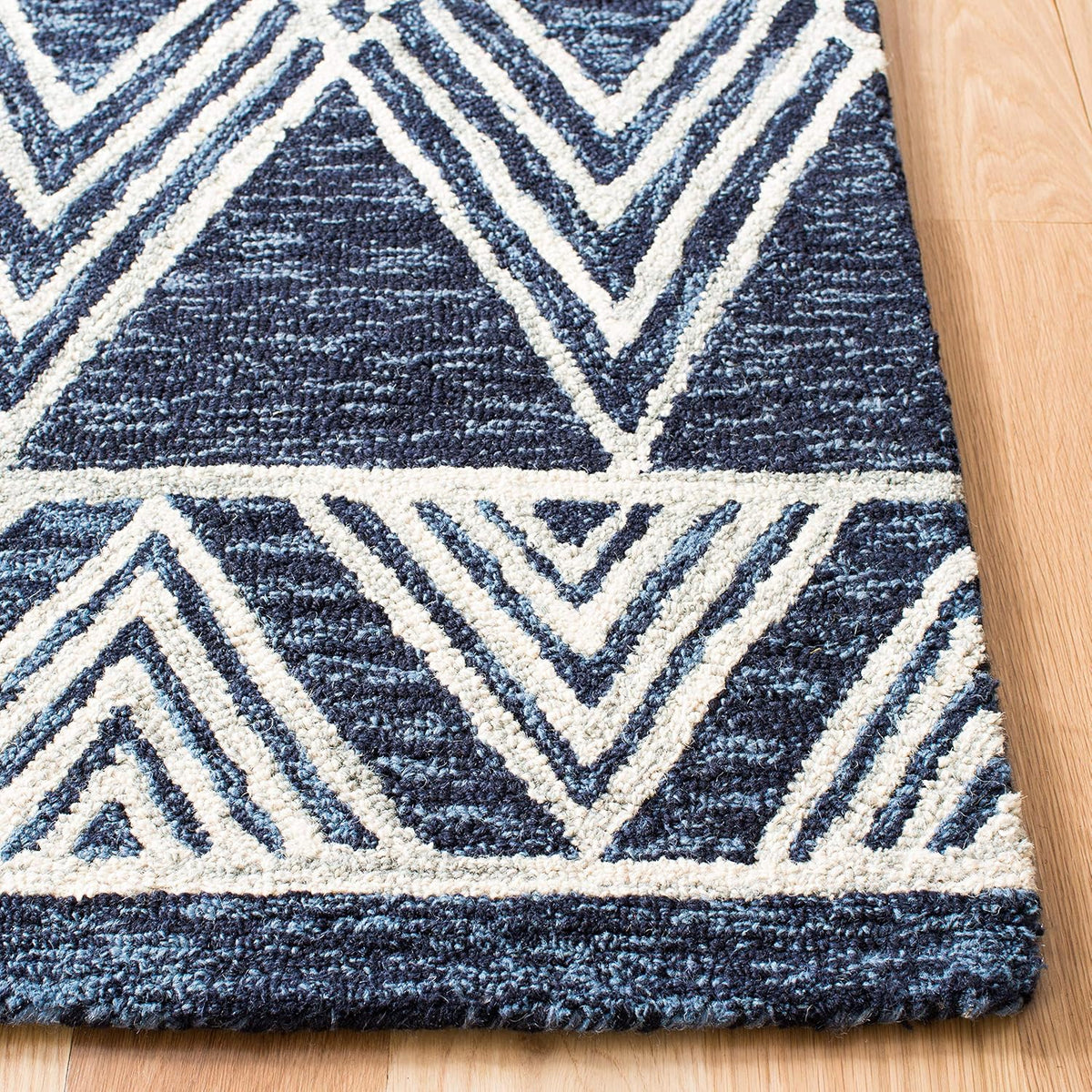 SAFAVIEH Area Rug 8x10 - Micro-Loop Collection - Large - Navy & Ivory, Handmade Wool, Moroccan Tribal Design, Ideal for Living Room, Bedroom, Office, Dining Space (MLP155N)
