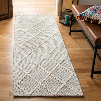 SAFAVIEH Natura Area Rug 4x6, Wool Knotted Ivory & Ivory NAT310A