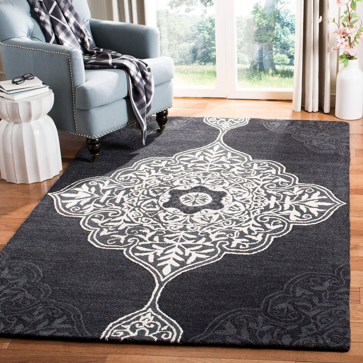 SAFAVIEH Area Rug 8x10 - Micro-Loop Collection - Large - Blue & Ivory, Handmade Wool, Medallion Design, Ideal for Living Room, Bedroom, Office, Dining Space (MLP620M)