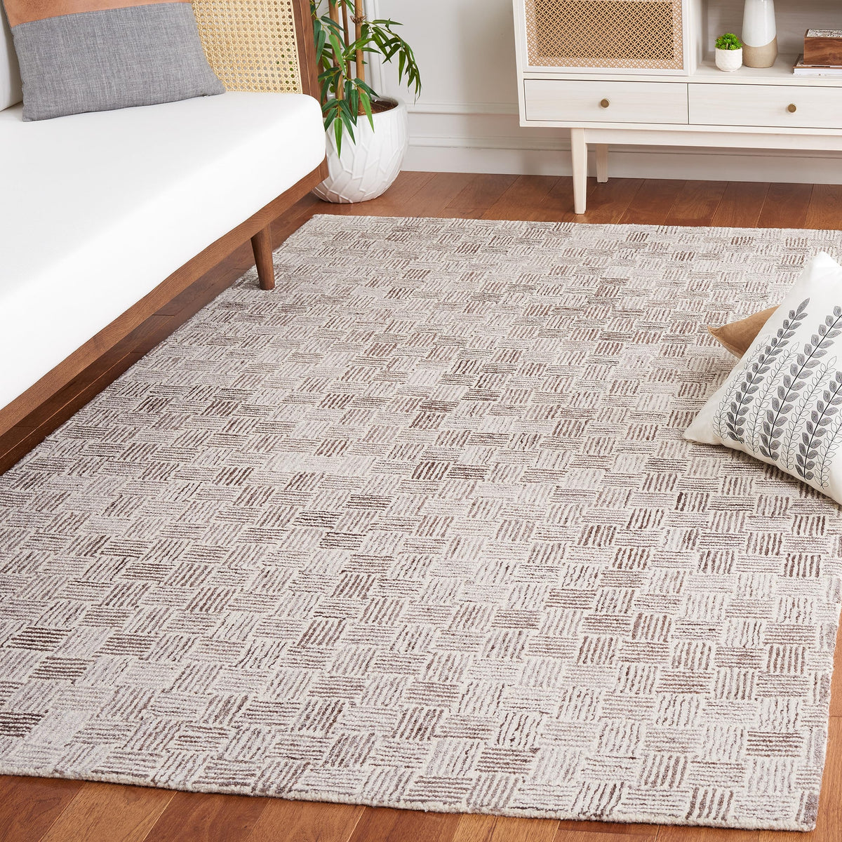 SAFAVIEH Micro-Loop Collection Area Rug - 5' Square, Light Grey & Ivory, Handmade Wool, Ideal for High Traffic Areas in Living Room, Bedroom (MLP537F)